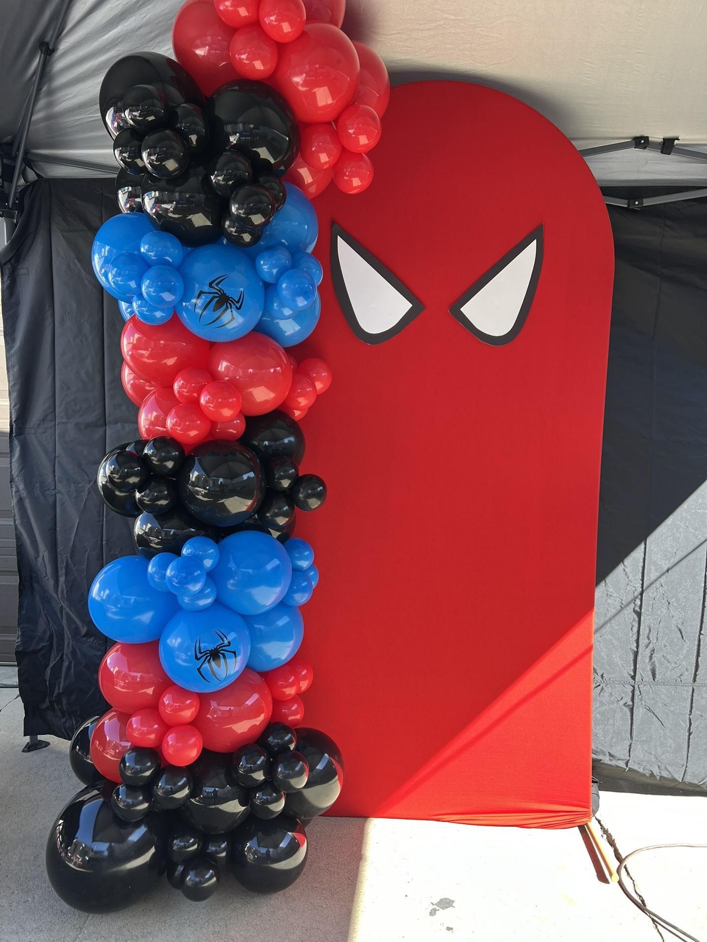 Spiderman Balloon Garland With Backdrop