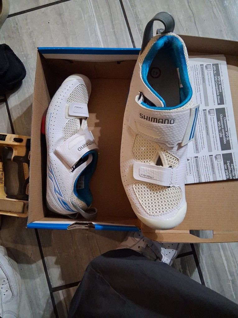 Shimano Women's TR9 (TR9W) Dynalast triathlon cycling shoes
