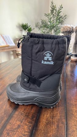 Kamik Youth snow boots size 3