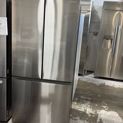 Samsung 18 Cu Ft.  32” Refrigerator 