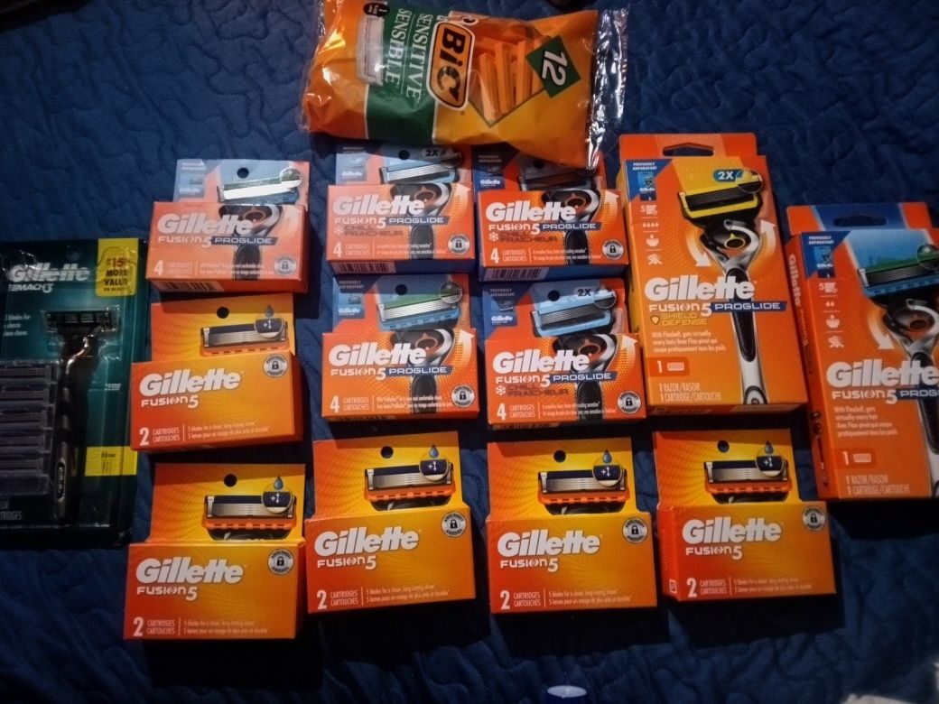 14 Pack Assorted Gillette Fusion Razor And Cartridges  New As Pictured 
