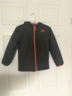 Toddler boys North Face size ( 4T )