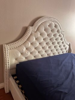 King Size Upholstered Platform Bed Frame – Cream/Tufted Headboard – Excellent Condition