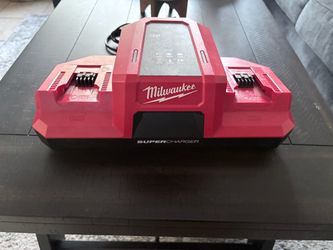 Milwaukee M18 Dual Bay Supercharger