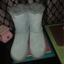New UGG Boots Size 5