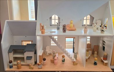 Girls Farm Dollhouse