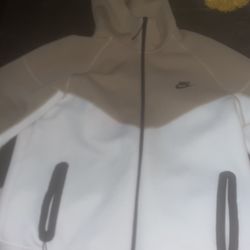 XL white & Tan Nike Tech 