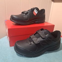 New Balance Men's 411 V2 Hook and Loop Walking Shoe Size 13 (4E)
NIB