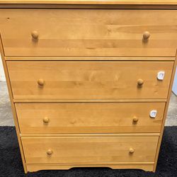 Solid Wood Chess of 4-Drawers Dresser *Great Condition*Delivery Available*