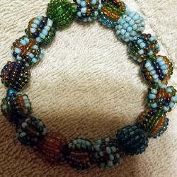 Handmade Bracelet 

Pretty handmade multi colors beaded bracelet 

Please go to my page and see other items that I have listed thank you for your inte