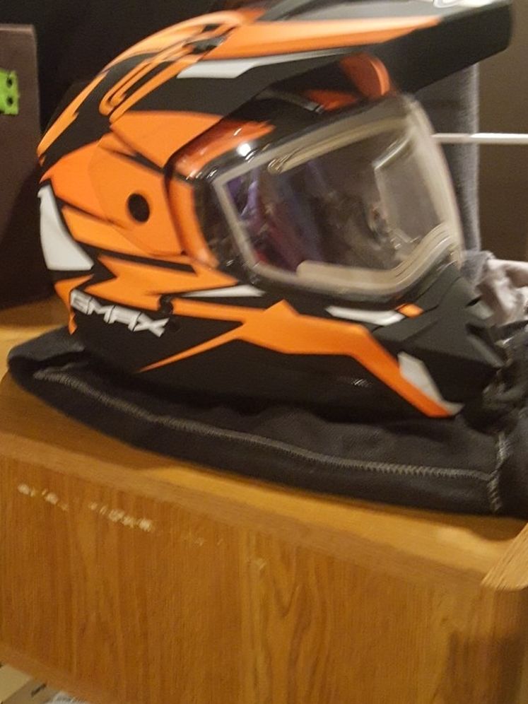 Snowmobile Helmet Adult Medium With Heated Visor