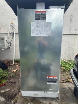 Sub Zero Refrigerator Model IC-36R-RH