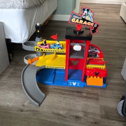 Disney Mickey Mouse Race Garage
