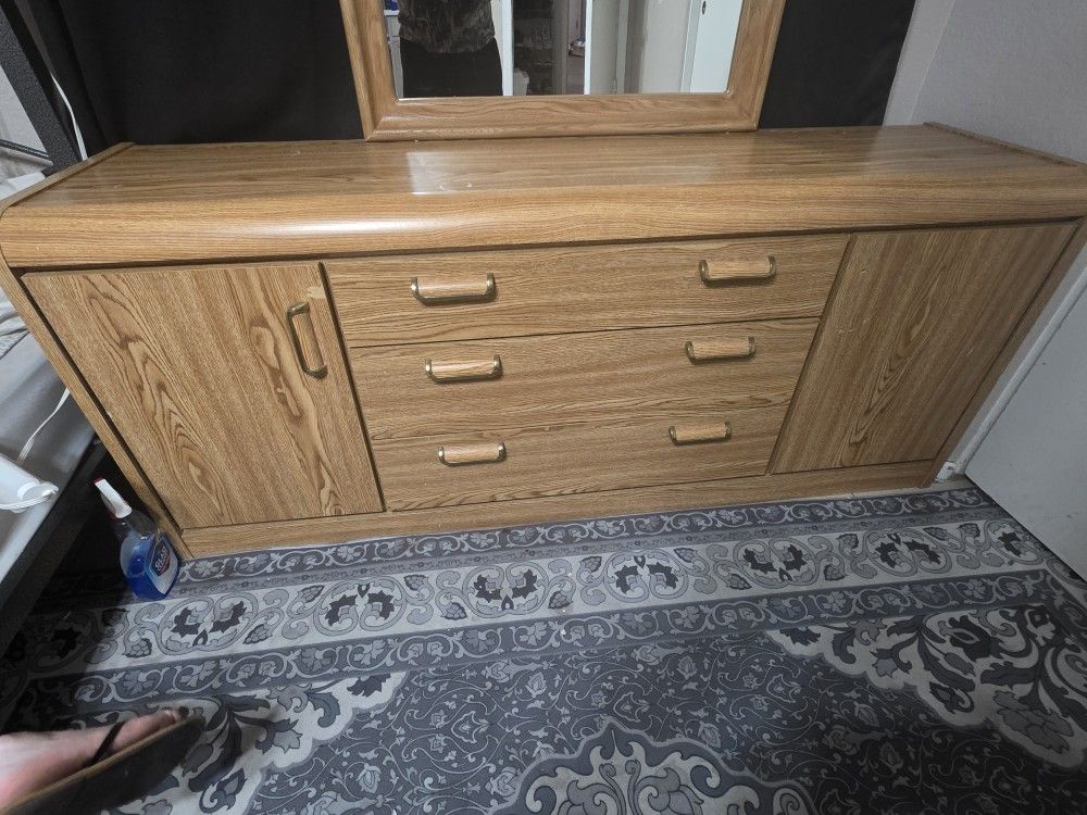 Dresser With Mirror And Baby Bed Frame And Mattress