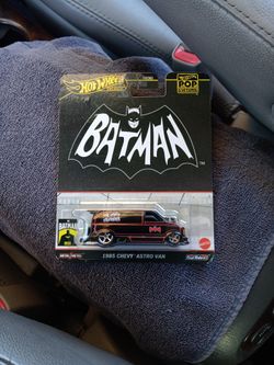 Hot Wheels Premium Batman 1985 Chevy Astro Van