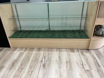 Light Wood Retail Display Case and Slatwall Set