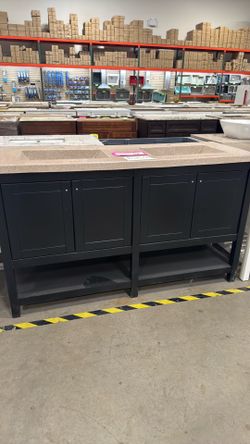 CLEARANCE vanity negro