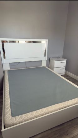 White marble bed set