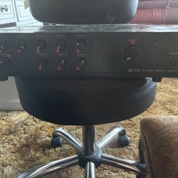 TOA   Amplifier.   240w