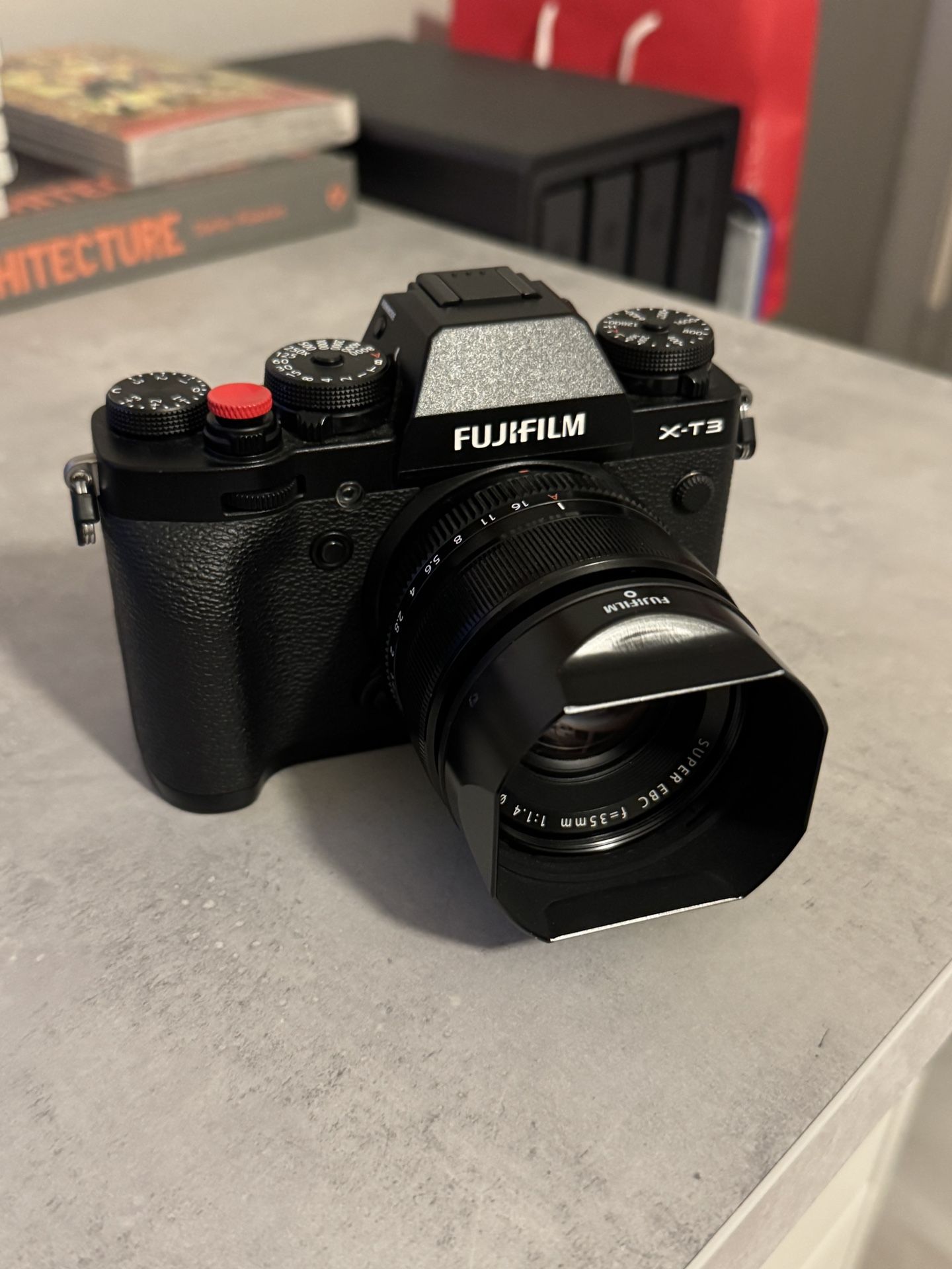 FujiFilm XT-3 with 35mm Lens