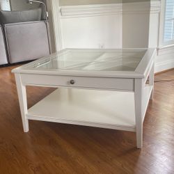 White 36 5/8 x 36 5/8 Coffee Table w/storage