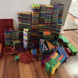 Magna Tiles Lot 950 Pieces Magnetic Stem Building Toys MagFormers!!!