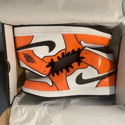 Jordan 1 Mid SE Turf Orange Size 10.5
