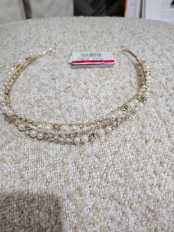 New wedding pearl headband with tag.  Paid $69.99 for it on sale and didn't use it.
