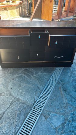 chest of drawers