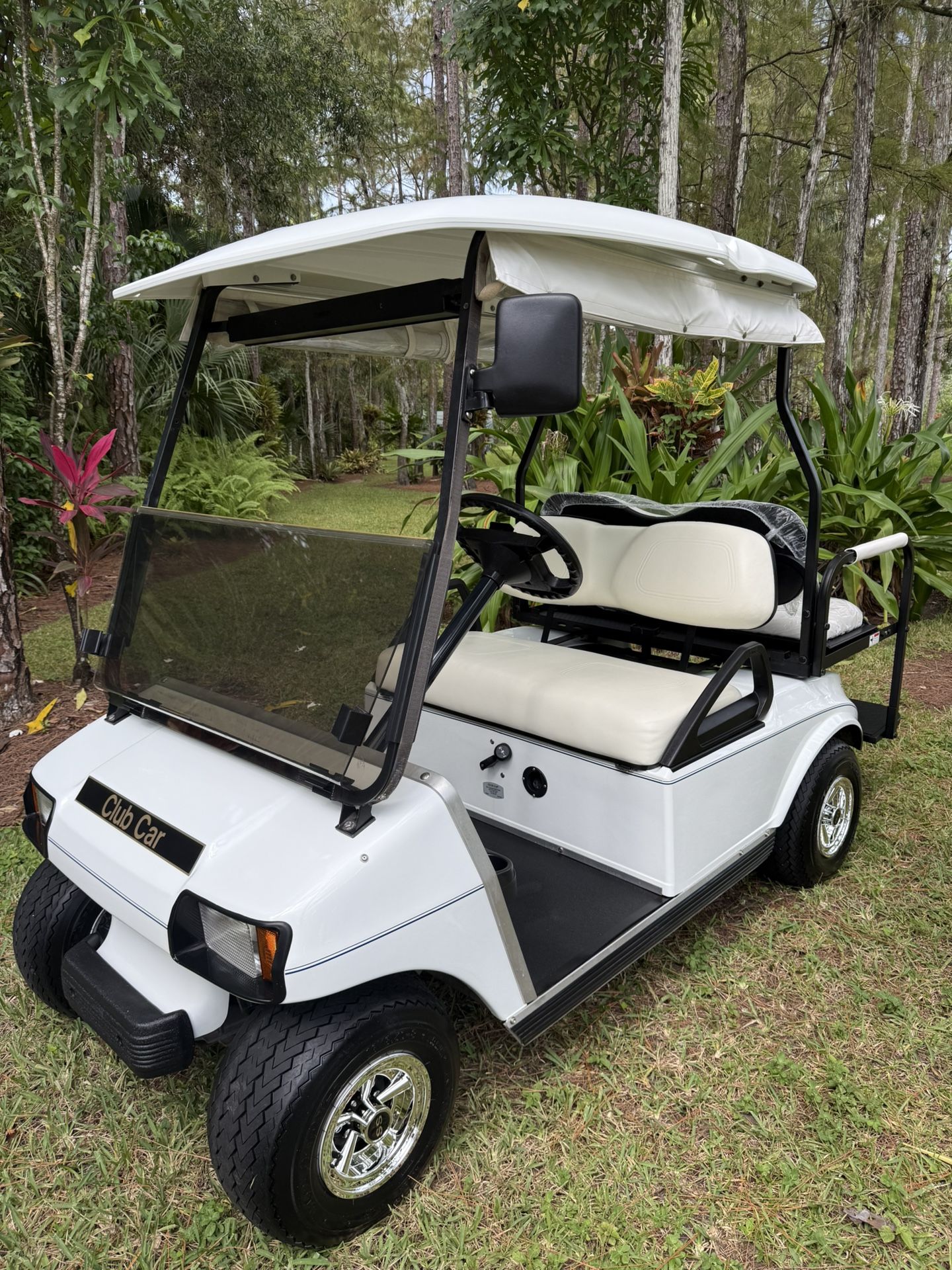 MINT 48 VOLT CLUB CAR GOLF CART!! NEW REAR SEAT KIT!!