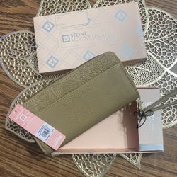STONE MOUNTAIN LEATHER WRISTLET