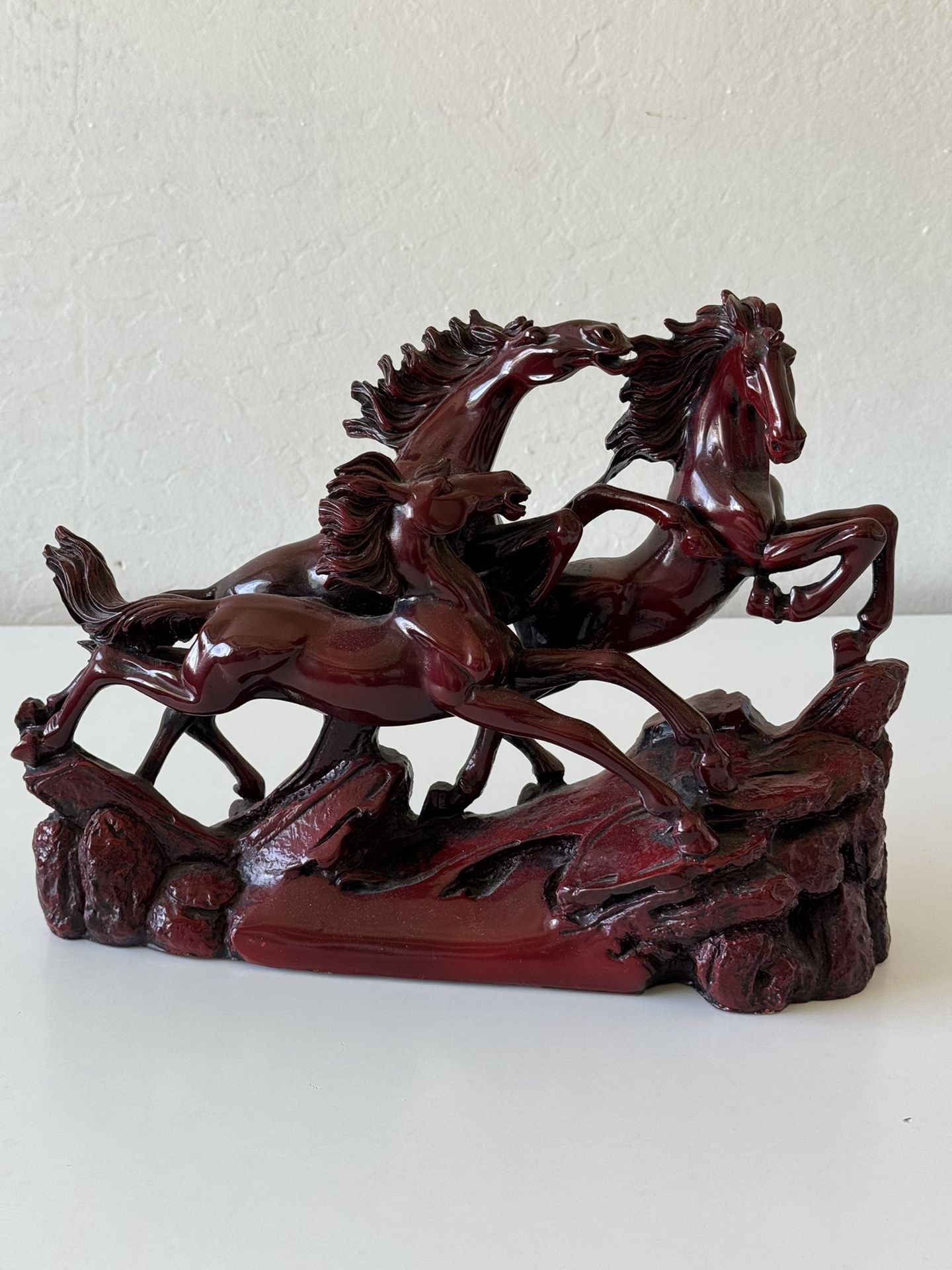 Vtg Sculpture Chinese red Resin 10 X 12 X 3 Galloping Stallions Mint Condition