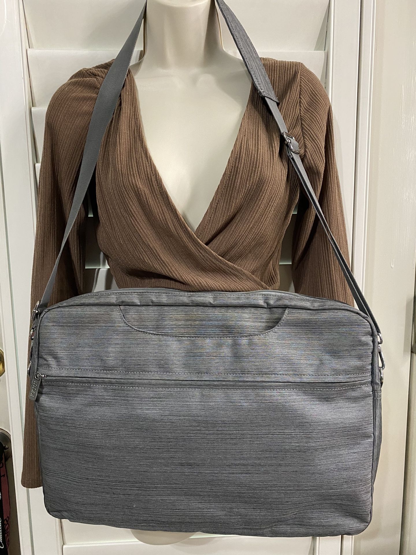 GREY LAPTOP BAG WITH STRAP