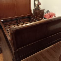 QUEEN THOMASVILLE SLEIGH BED