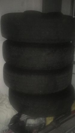 Tire 17 ford 150 6 huecos 235/65/17