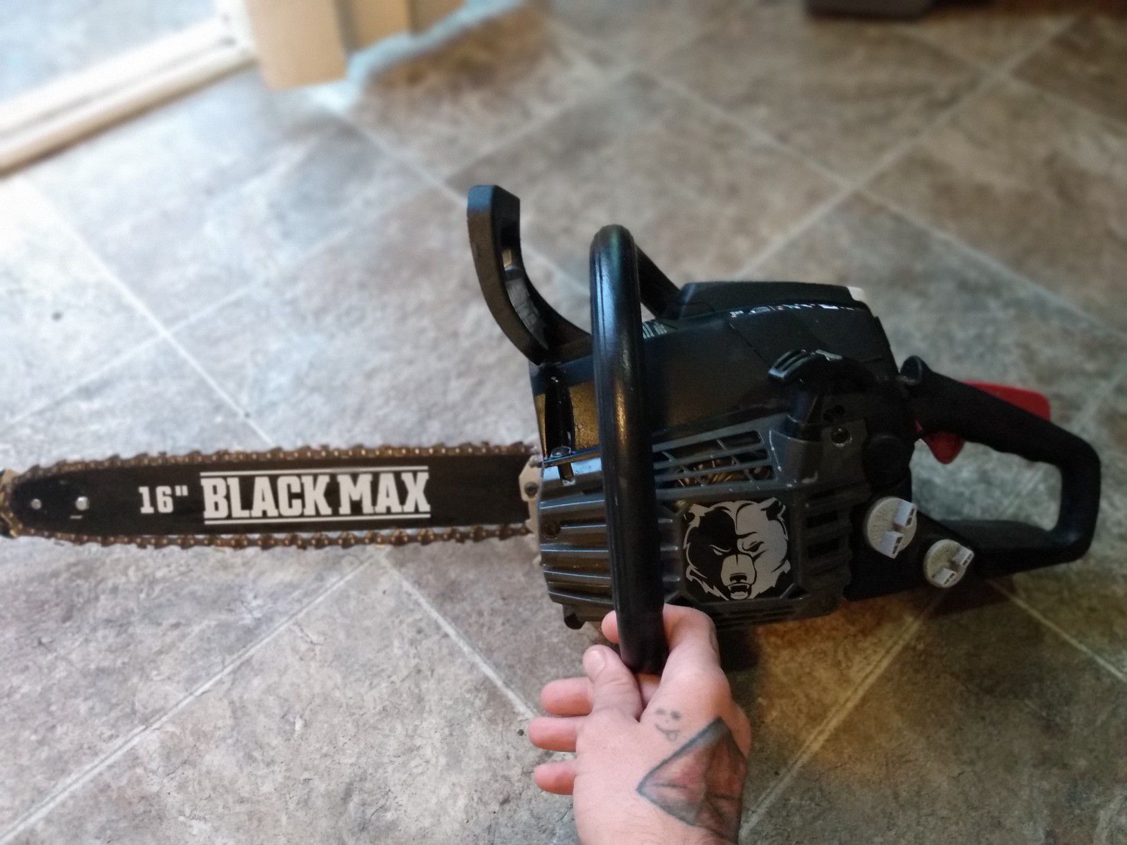 Black max chainsaw 16in bar