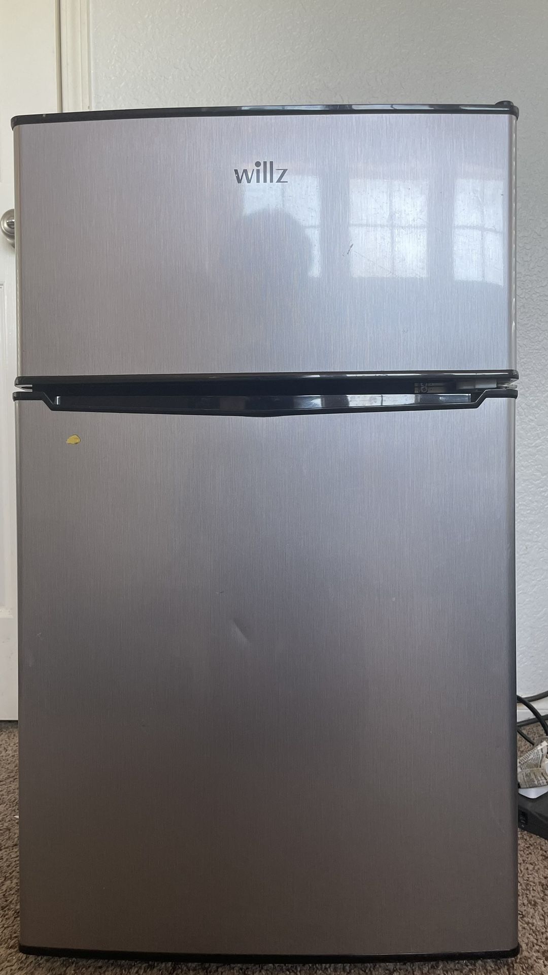 Wills Mini Refrigerator
