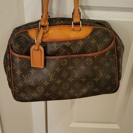 Louis Vuitton Deauville Monogram Travel Bag  All About Pre-loved Luxury  Items 