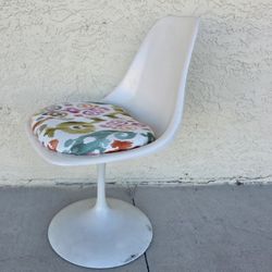 Vintage MCM Knoll Style Tulip Chair 