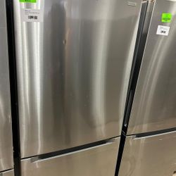 Vissani MDBF18SS 18.7 cu. ft. Bottom Freezer Refrigerator