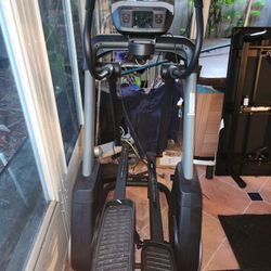 Nordictrack NordicTrack FS10i FreeStride Elliptical with HD Touchscreen 