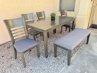 Free Delivery 🚚 Dining Table with chairs and bench