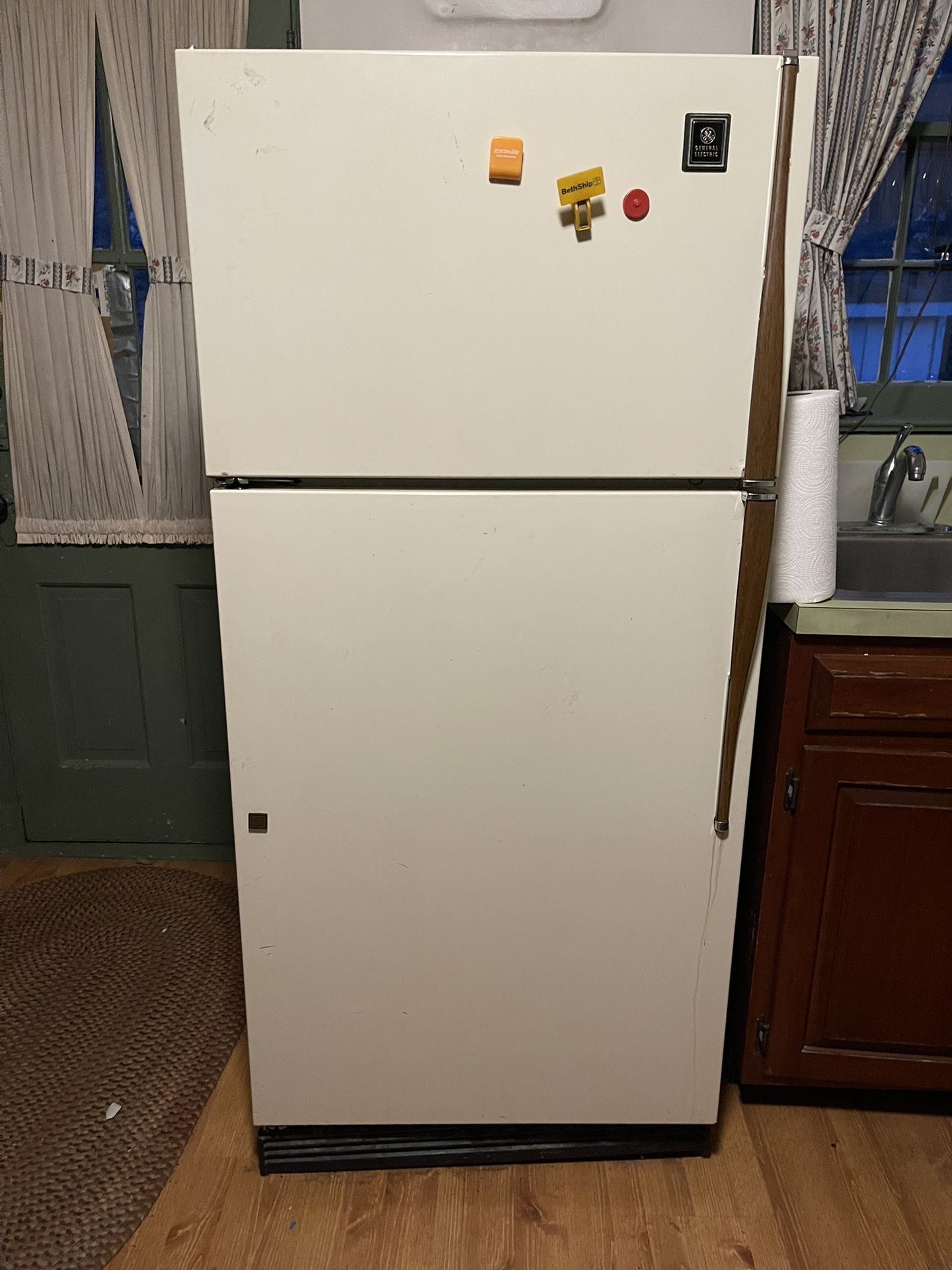 Refrigerator 