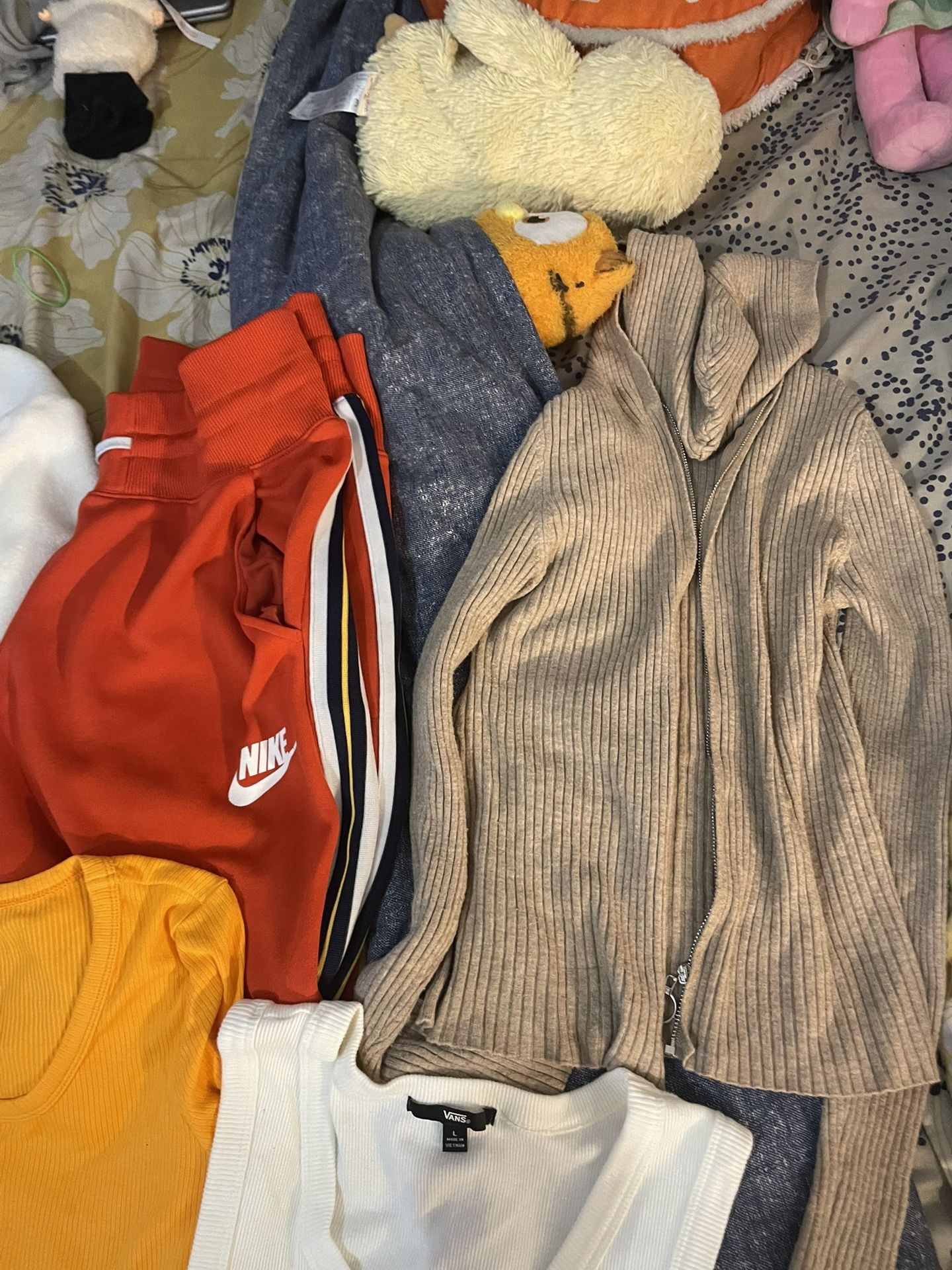 Huge Clothes Lot