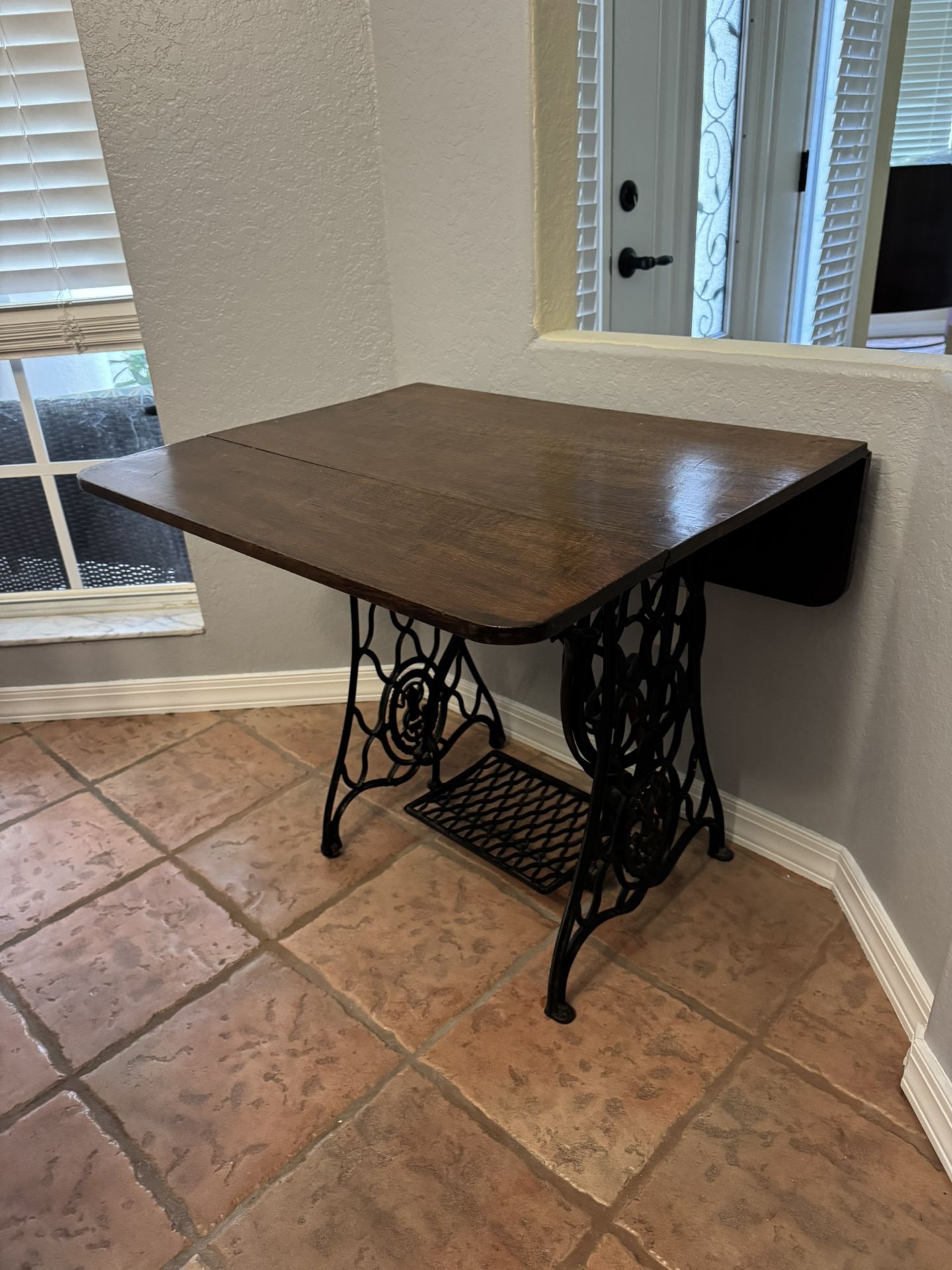 Antique Singer/ Sewing Table
