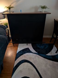 Black bar