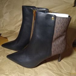 Ladies.."Michael Kors"..Alina Flex Bootie 