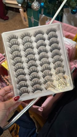 20 Piece Dramatic Eyelashes 