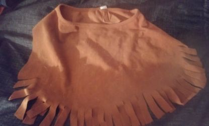 Fringed wrap.