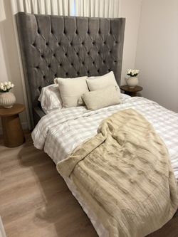 Queen bed with mattress & box spring